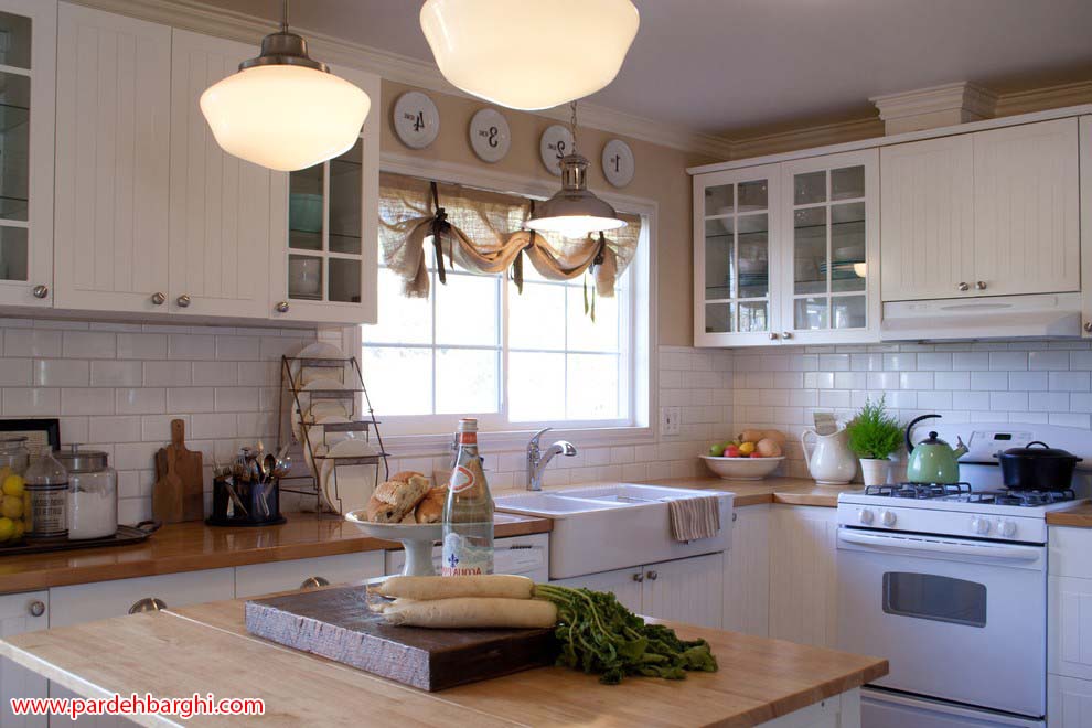 آشپزخانه ای زیبا با پرده برقی - شرکت پرده برقی